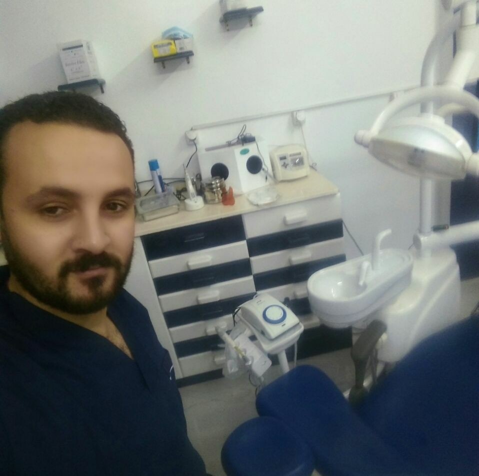 د- احمد عمر  تخصص اسنان